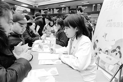 蘭州大學(xué)第一醫(yī)院舉行“新年！新高度！”兒童保健義診活動(dòng)