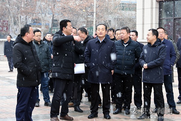 成少平帶隊(duì)督查調(diào)研橋南商場(chǎng)片區(qū)開發(fā)改造運(yùn)營等情況并召開專題辦公會(huì)議