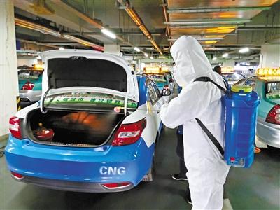 免費(fèi)接送一線抗“疫”人員 蘭州奔馬雷鋒車隊(duì)，你們真棒！