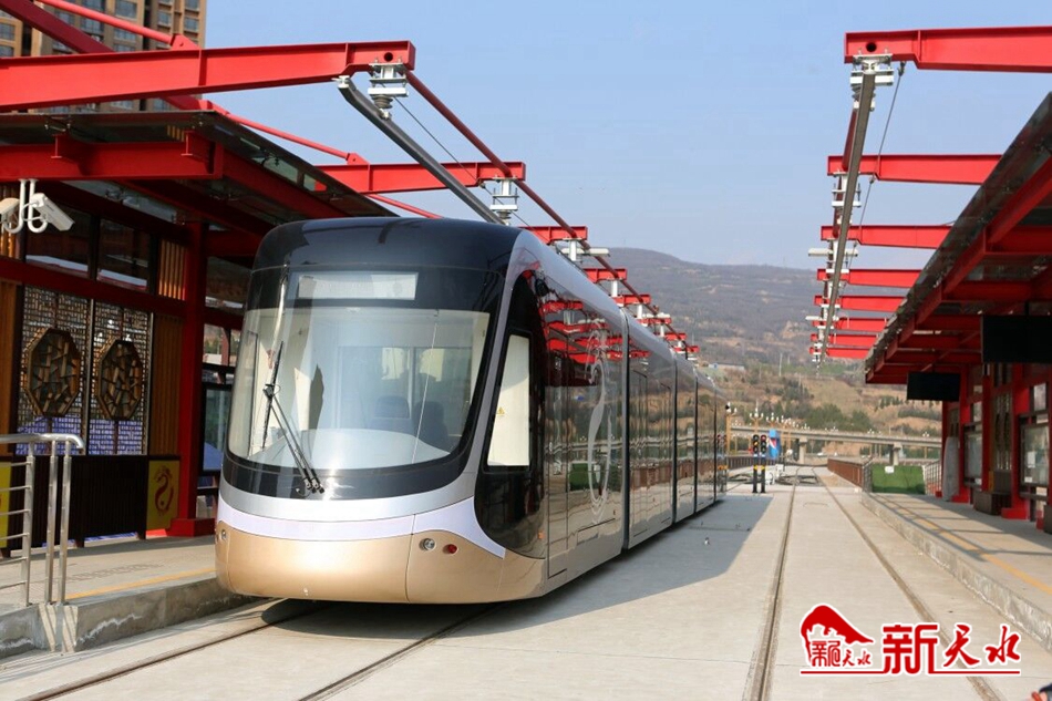 王銳調(diào)研有軌電車示范線一期工程、工業(yè)博物館等項(xiàng)目建設(shè)情況