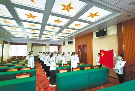 一次難得的黨課——甘肅第二、第三批援鄂醫(yī)療隊(duì)預(yù)備黨員宣誓儀式側(cè)記