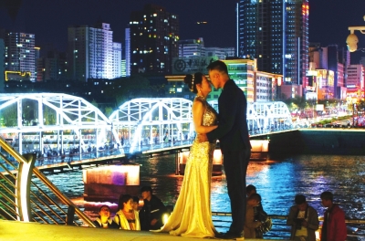 昨夜，中山橋夜景燈光更漂亮了