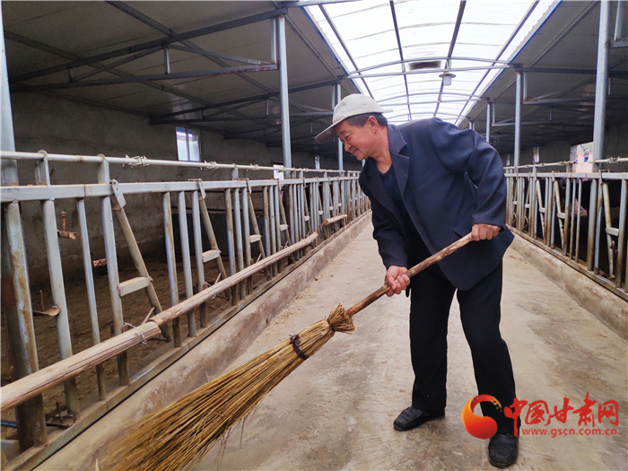 【甘肅省決戰(zhàn)決勝脫貧攻堅】脫貧戶李明堂：脫貧也光榮 幸?？侩p手