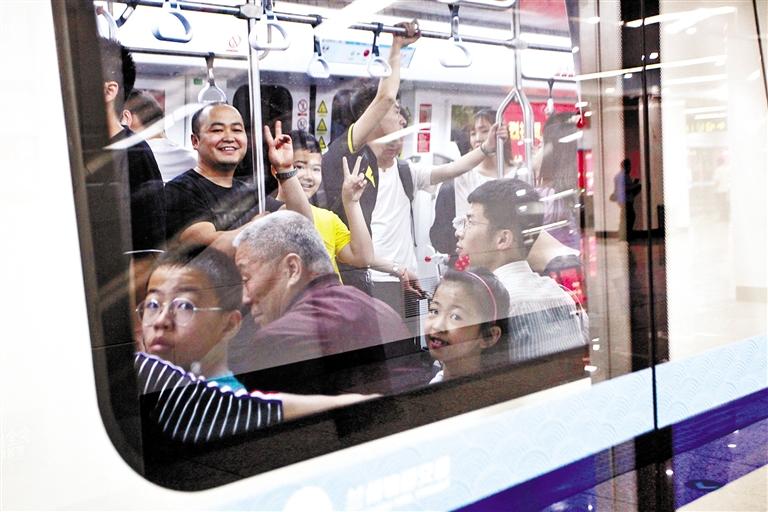 蘭州地鐵1號(hào)線準(zhǔn)時(shí)便捷的運(yùn)營(yíng)服務(wù)贏得市民認(rèn)可