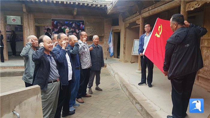 7月1日，臨夏州紀(jì)委監(jiān)委機(jī)關(guān)黨總支組織退休黨支部部分黨員前往東鄉(xiāng)縣布楞溝村史館，開(kāi)展主題黨日活動(dòng)。_副本.jpg