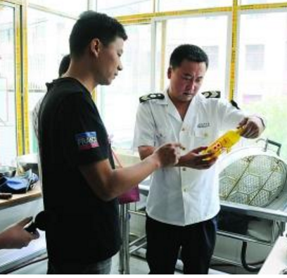 蘭州市場(chǎng)監(jiān)管局綜合行政執(zhí)法隊(duì)開展學(xué)校、托幼機(jī)構(gòu)食品安全專項(xiàng)檢查