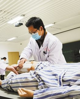 甘肅省轉(zhuǎn)發(fā)加強(qiáng)農(nóng)村訂單定向醫(yī)學(xué)生免費(fèi)培養(yǎng)就業(yè)安置和履約管理工作的實(shí)施意見(jiàn) 長(zhǎng)期扎根基層的全科醫(yī)生可破格晉升職稱(chēng)