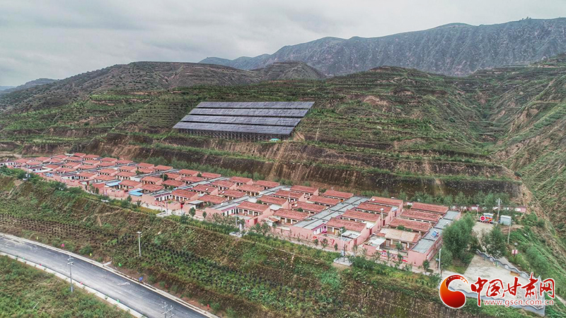 【跟著總書記看甘肅】布楞溝村：水引來了，路修通了，新農(nóng)村建起來了（圖）