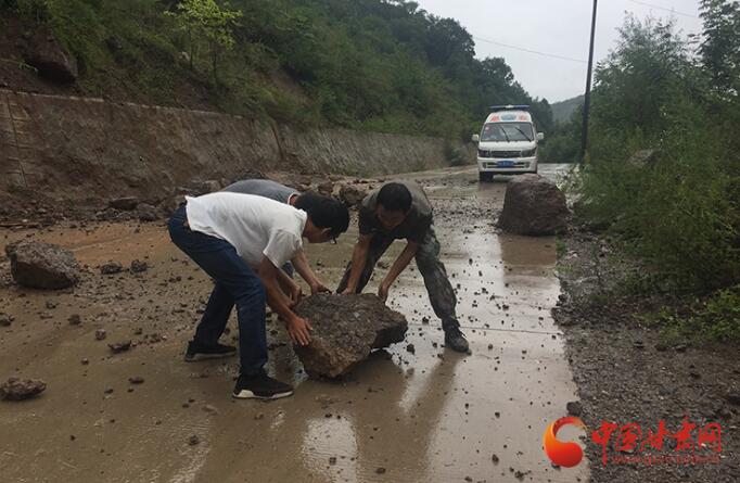 康縣長壩鎮(zhèn)：鏟車、120合力“逆行”救援群眾  