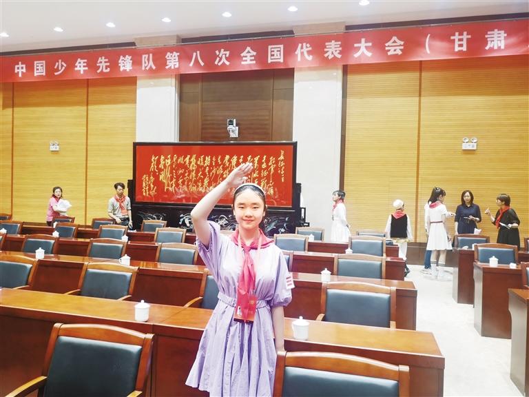 代表蘭州少先隊(duì)員參加全國少代會(huì)——這個(gè)小姑娘，攢勁！