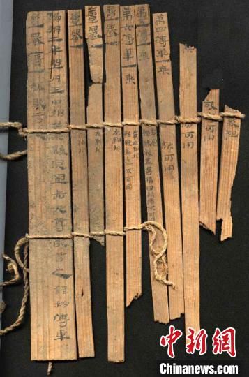 圖為藏于敦煌博物館內(nèi)的漢代簡(jiǎn)牘。敦煌市委宣傳部供圖