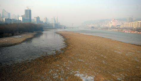 市民：黃河水位大降會(huì)不會(huì)影響供水？ 水務(wù)部門：枯水期流量偏小屬于正?，F(xiàn)象