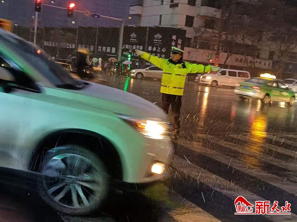 風(fēng)雪襲來，天水最美“警色”在路上！