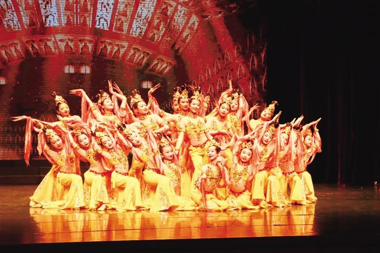 專(zhuān)家為歌舞劇院“舞臺(tái)”打分