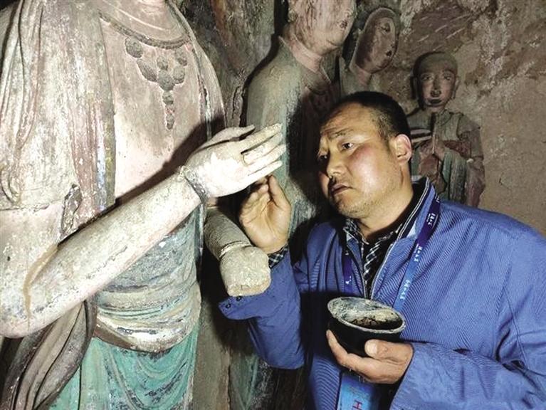 麥積山石窟文物修復(fù)師牟常有：34年來修復(fù)洞窟20個(gè)