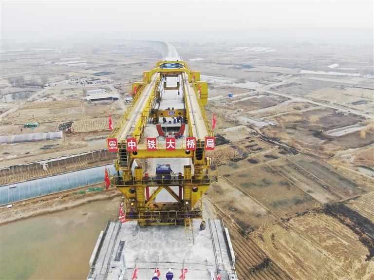 新建中蘭客專靖遠黃河特大橋完成全部架梁任務(wù)