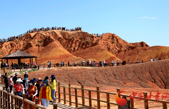 端午假期張掖共接待游客87.05萬人次，實現(xiàn)旅游收入4.64億元