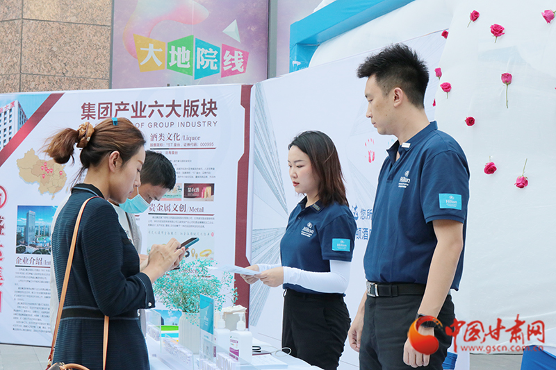 一場(chǎng)涉及人事、財(cái)務(wù)、工程等多個(gè)領(lǐng)域招聘會(huì)在蘭舉辦 為300余人提供就業(yè)機(jī)會(huì)