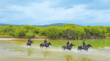 草原騎警，牧民心中的親人——記瑪曲縣公安局草原騎警大隊