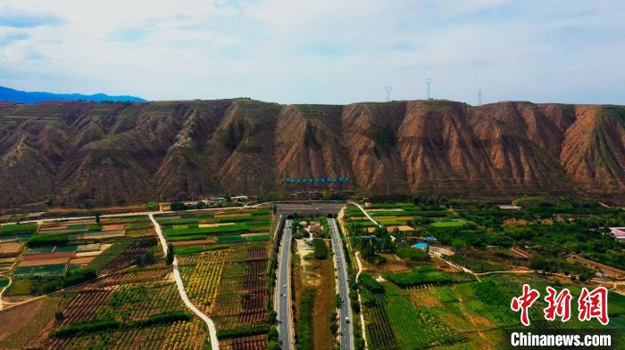 甘肅榆中造養(yǎng)結(jié)合十數(shù)年荒山改綠 野生動物?！奥睹妗?>
        </a><em>甘肅榆中造養(yǎng)結(jié)合十數(shù)年荒山改綠 野生動物常“露面”</em></li>
    <li><a  target=