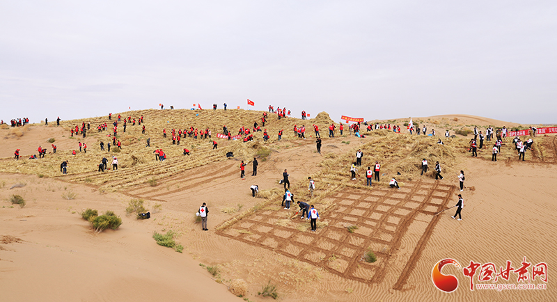 甘肅省委宣傳部、省文明辦、省志愿服務(wù)聯(lián)合會在古浪縣舉行壓沙主題文明實踐志愿服務(wù)活動