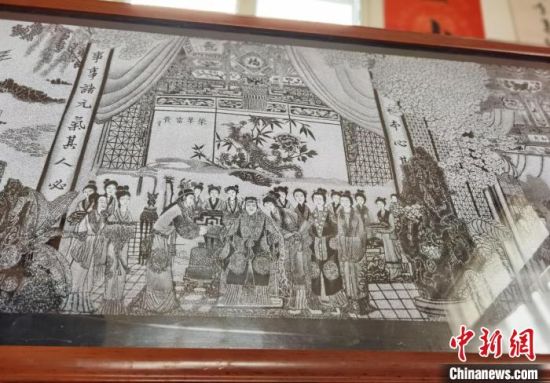 圖為陶世清的影雕作品?！钅?攝