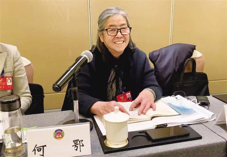 【委員風(fēng)采】“明星委員”何鄂的三個(gè)“幸?！?>
        </a><em>【委員風(fēng)采】“明星委員”何鄂的三個(gè)“幸福”</em></li>
    <li><a  target=