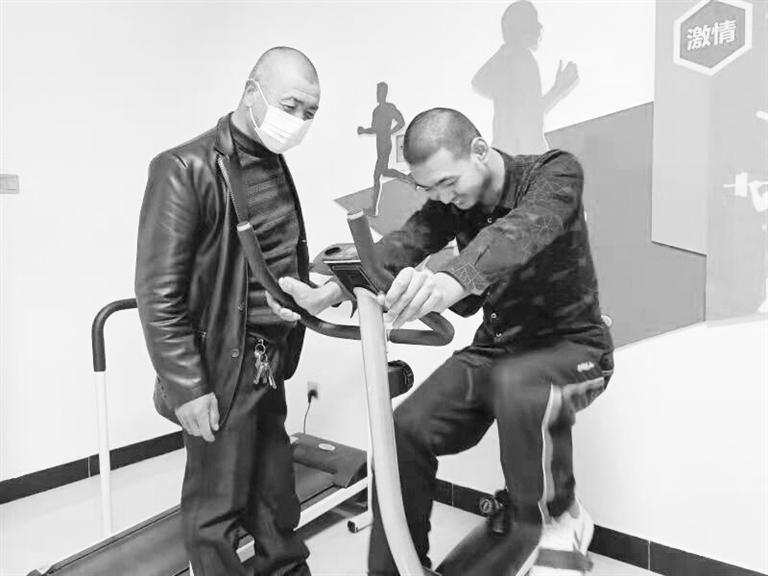 父愛如山！張掖高臺殘疾父親悉心照顧殘疾兒子20余年