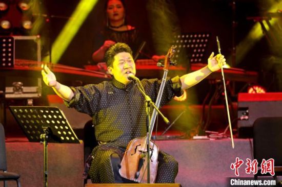 圖為樂隊主創(chuàng)巴依勒格。(資料圖) 受訪者供圖