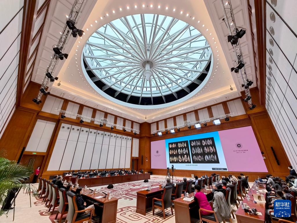 3月18日，“中國社會科學(xué)院考古學(xué)論壇·2021年中國考古新發(fā)現(xiàn)”進行入選項目報告環(huán)節(jié)（手機照片）。