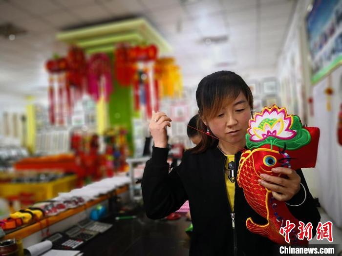 圖為“非遺”產(chǎn)品展示。(資料圖) 魏建軍 攝