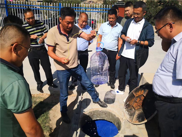 城關(guān)區(qū)作風(fēng)建設(shè)督察組赴青白石污水處理站，檢查污水采樣情況。.jpg