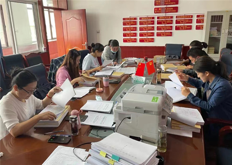 2022年9月12日，甘南州碌曲縣紀(jì)委監(jiān)委發(fā)揮”室組地“聯(lián)動機(jī)制，在縣衛(wèi)健系統(tǒng)開展八個重點領(lǐng)域?qū)ｍ椂讲椤?jpg