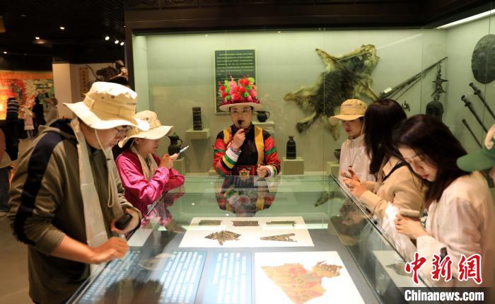 中國(guó)“土鄉(xiāng)”青?；ブh：土族故土園集中展示土族文化