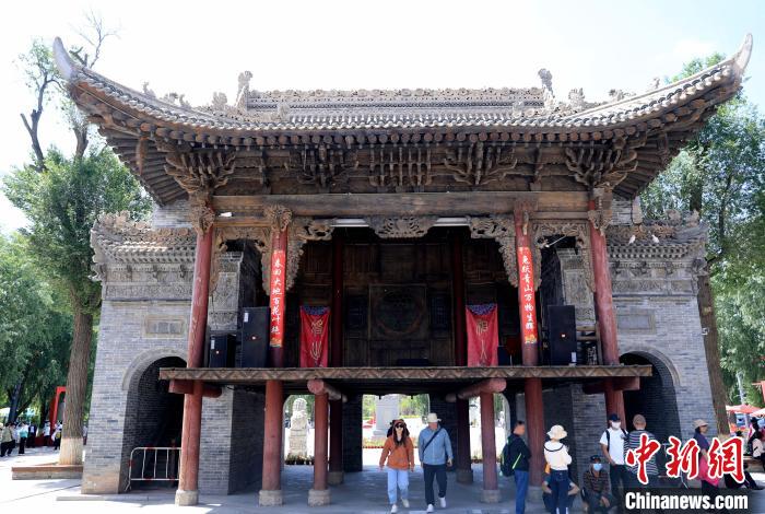 圖為平安驛·河湟民俗文化體驗地的戲樓。　薛蒂 攝