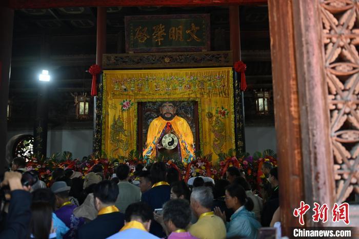 6月21日，2024(甲辰)年公祭中華人文始祖伏羲大典在甘肅天水舉行，來自海峽兩岸及港澳地區(qū)約500人現(xiàn)場共祭中華人文始祖伏羲。中新社記者 李亞龍 攝