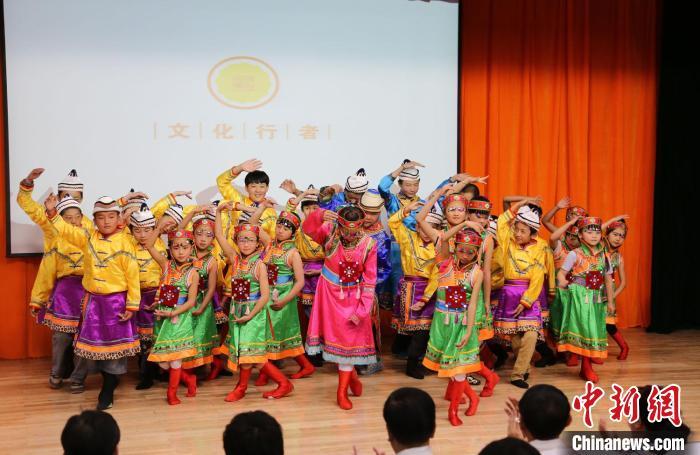 圖為蘭州大學(xué)文化行者團(tuán)隊(duì)走進(jìn)民族社區(qū)，開(kāi)展系列活動(dòng)。(資料圖)蘭州大學(xué)供圖